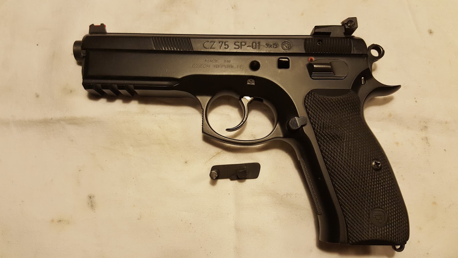 CZ 75 SP 01 venstre side